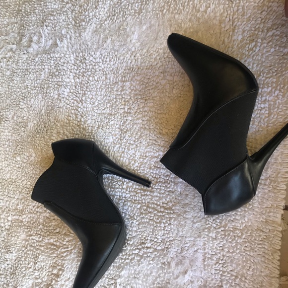 Ann Michell Shoes - Im selling some nice pointy ancle cut high heels.